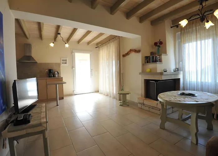 Villa Theodora View Apartments Zeys