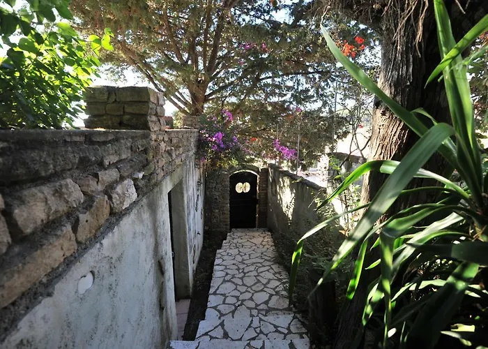 Villa Theodora View Apartments Zeys