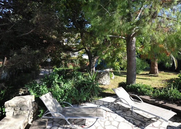 Villa Theodora View Apartments Zeys